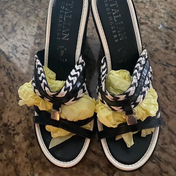 Itlian shoemakers gorgeous wedge sandals - Picture 2 of 8